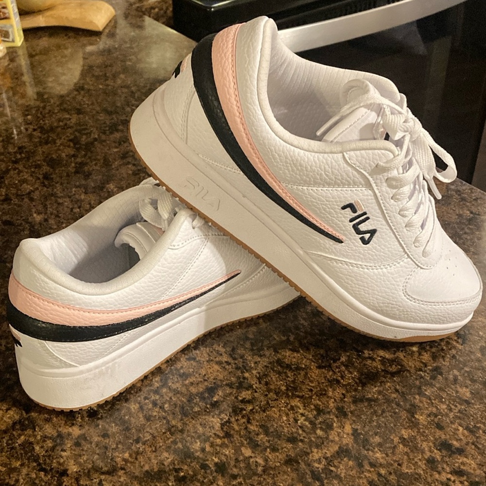 Fila Women's Sneakers in White, Pink, and Black